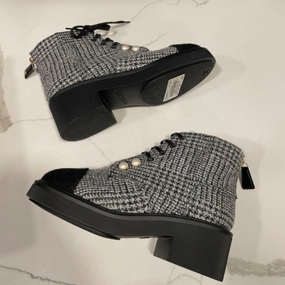 CHANEL 20B Tweed Fabric Cap Toe Pearl Lace Up Ankle Bootie Boots Shoes - Picture 9 of 13